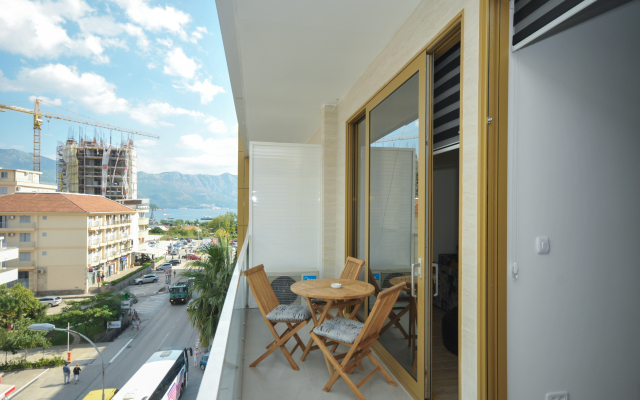 Sea Breeze LUX 1/4 Apartments