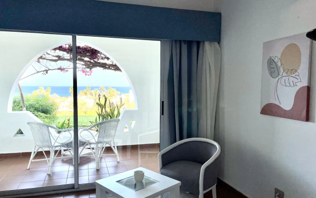 Apart-' Coral Bay Sunset Views