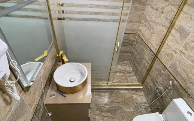 Mirror Baku Hotel