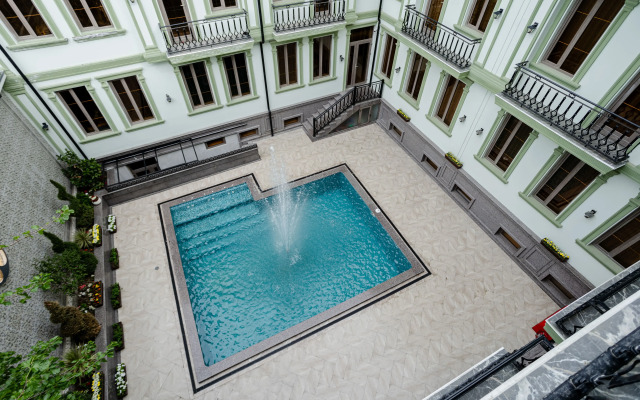 Astoria Plaza Hotel