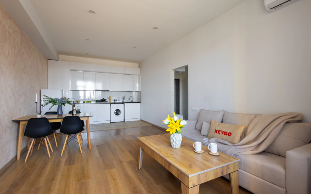 KeyGo #0026, 1 Bedroom, Next To English Park Apartments