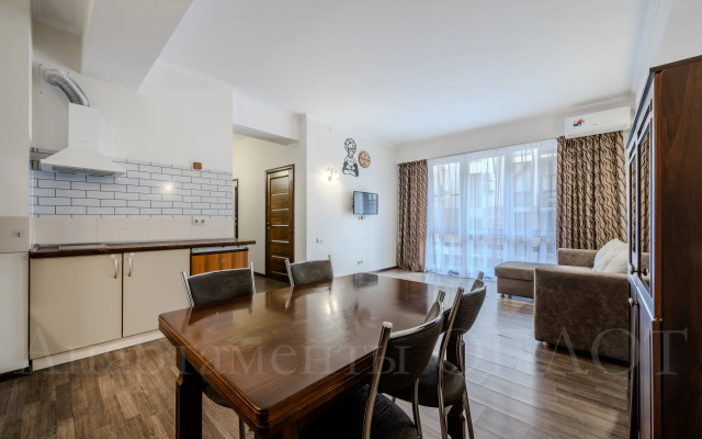 Oplot - Semejnye s odnoj spal'nej i balkonom 3 Apartments