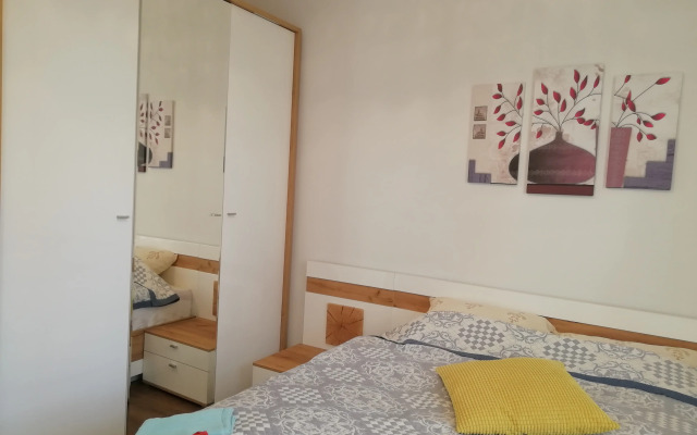 Yevrotryoshka m.Botanicheskiy sad Flat