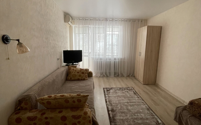 Uyutnaya Na Beregu Morya Flat