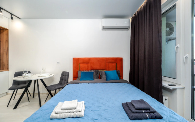 Stilnaya Studiya S Novym Remontom Flat