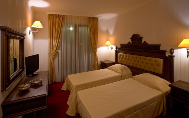 Chinar Hotel