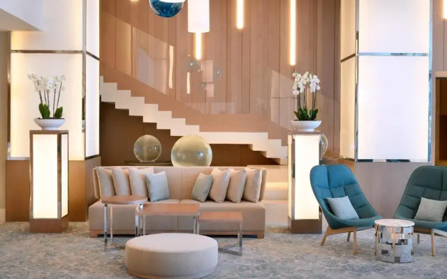 Отель Holiday Inn & Suites - Dubai Festival City by IHG