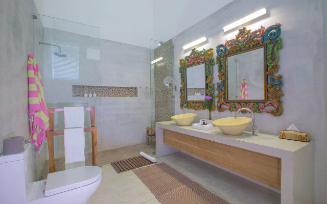 Курортный отель Sri Sharavi Beach Villas & Spa