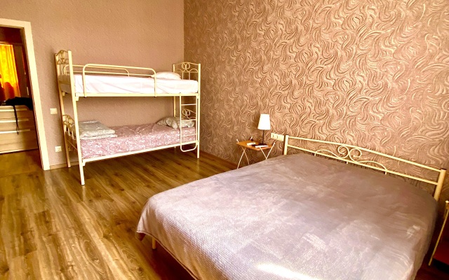 U morya Izumrudny gorod Apartments
