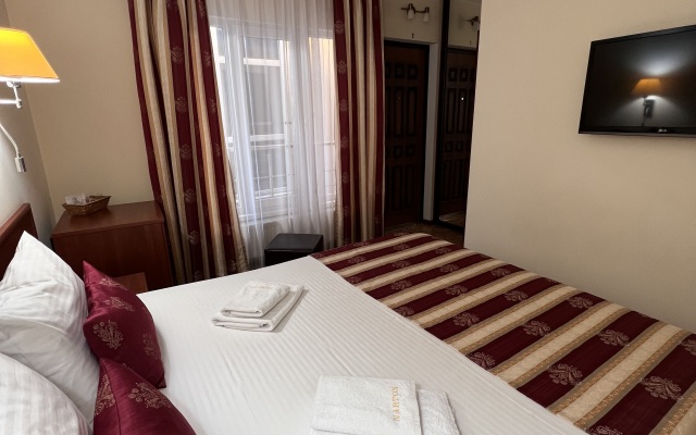 Narton Guest House