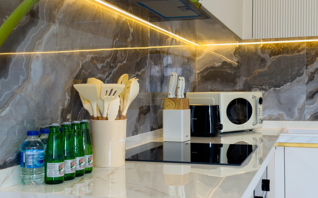 Qoople Legend A35 v 100 Metrah ot Morya Apartments