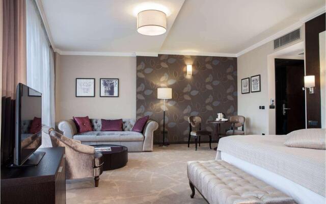 Constantine the Great Hotel