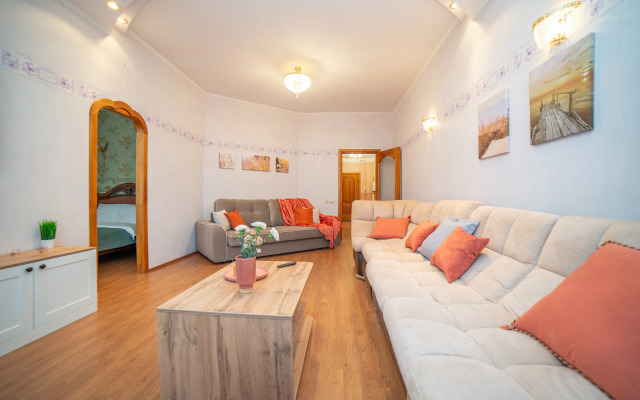 Апартаменты Радищева 12 трехкомнатная