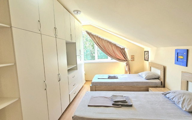 V Tsentre Goroda Private House