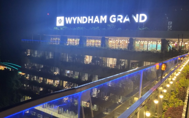 Wyndham Grand Flamingo Cat Ba Resort Hotel