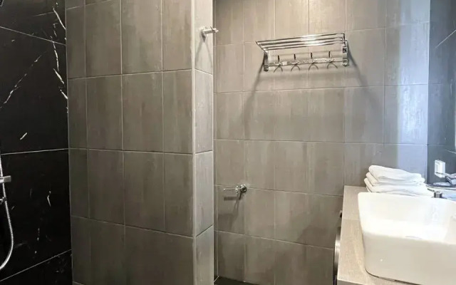 Апартаменты-студия улучшенная с кроватью, двуспальным диваном и балконом, 16 этаж