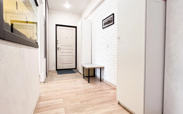Dlya 8 Chelovek Vozle Aeroporta Flat