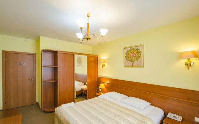 Отель Александровский парк-отель