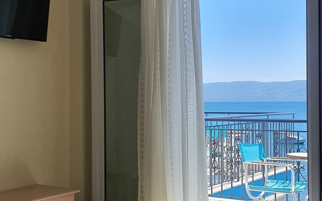 Artemis Hotel