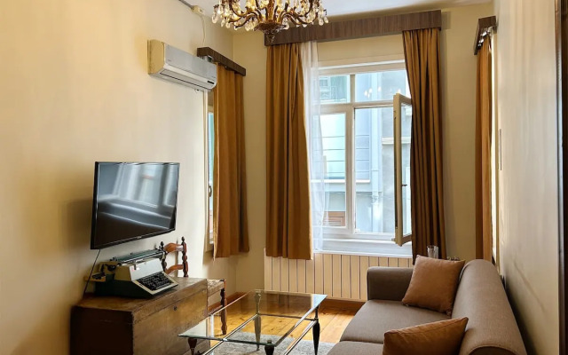 3 Bedroom with Local Charm in Galata Apartments