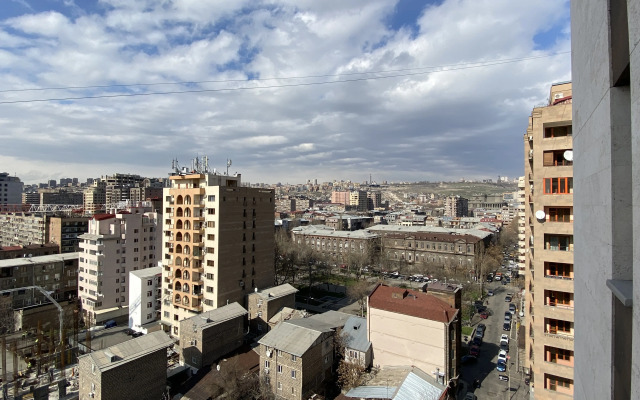 2-K v Novostroyke, na Ulitse Yeznika Kokhbatsi, Ko1612 Flat