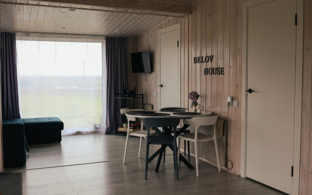 Частный дом  Belov House  с панорамным остеклением у леса