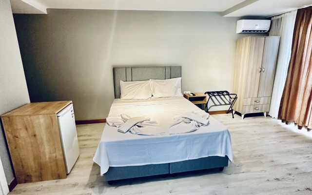 Отель The Hera Gold Hotel