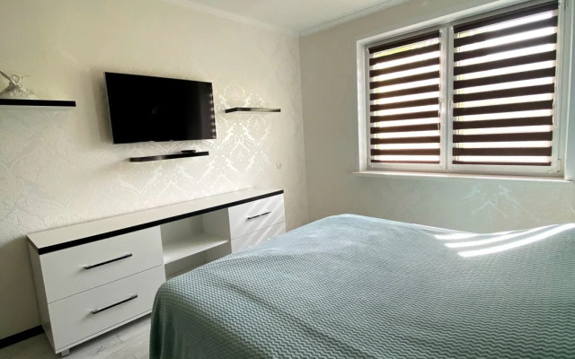 V Tikhom Zelyonom Mikrorayone Flat