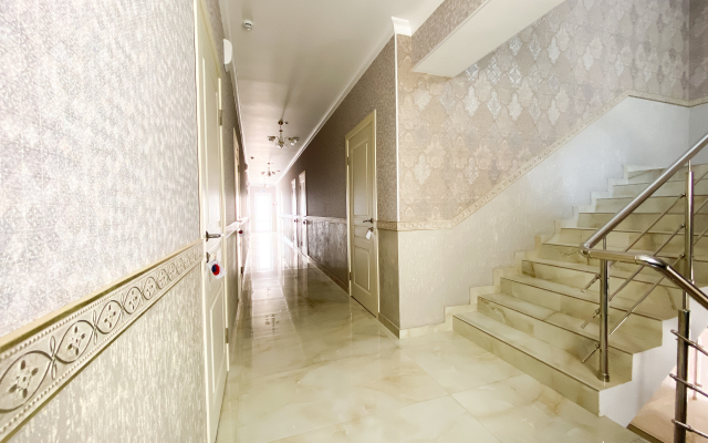 Grand Eliza Hotel