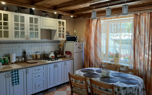 Listya Travyi Guest House