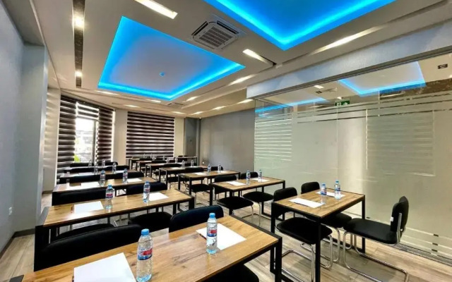 Отель Alpha Plaza