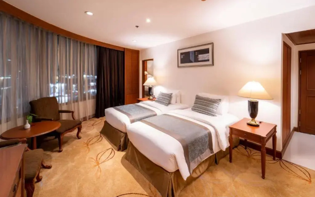 Отель Century Park Hotel