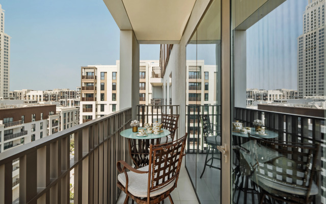 Lagoon Charm Luxurious Waterfront Living Apartments