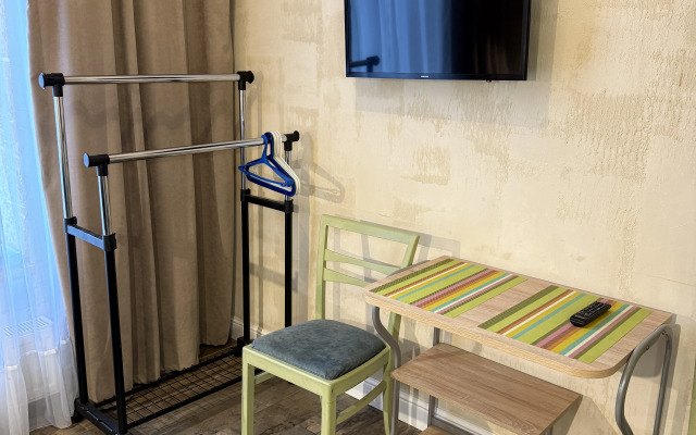 Dvukhurovnevye Apartamenty Oranzhevye Poyuschie Fontany Apartments