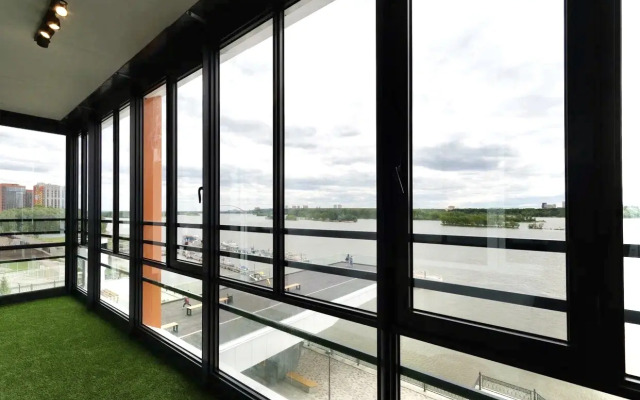 Dvukhkomnatnaya Studiya S Panoramnym Vidom Na R. Ob Apartments