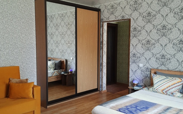 Ryzhiy Kot vozle Parka Apartments