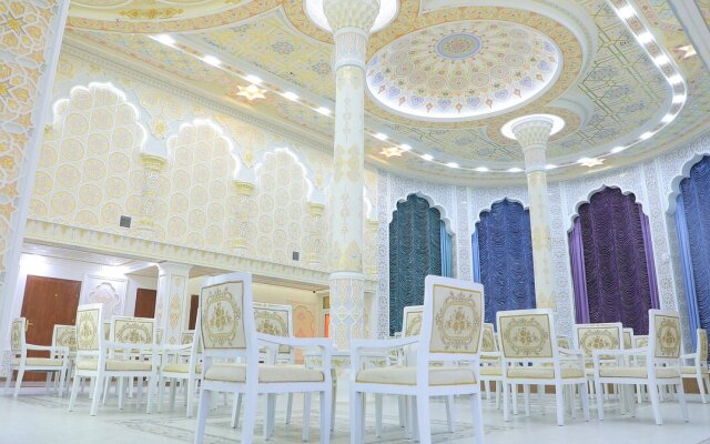 Отель Maqom Plaza