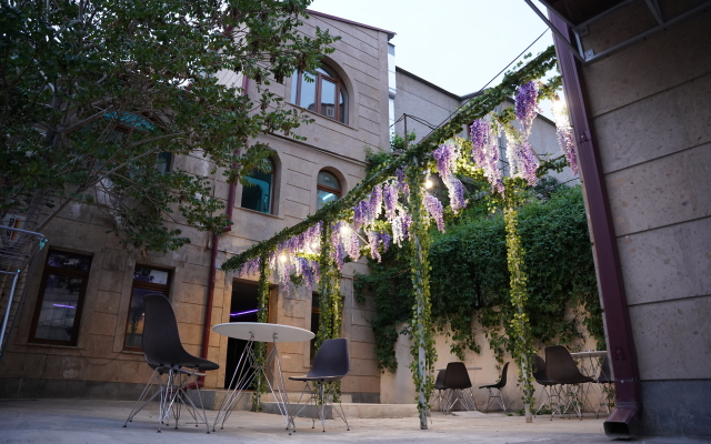 Capsula  Hostel