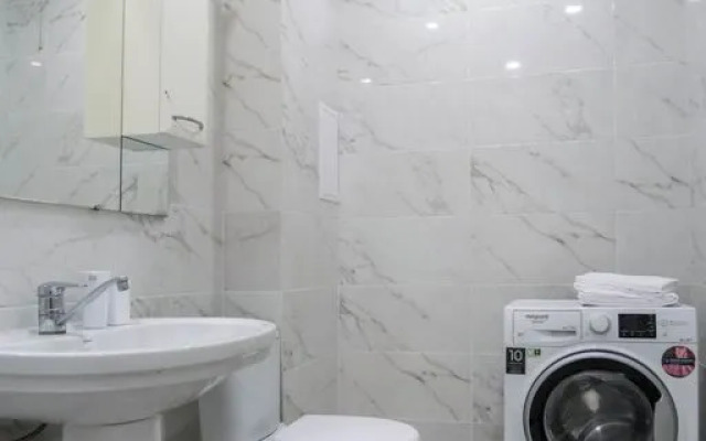 Na Pervomayskoy Ulitse 70 Flat