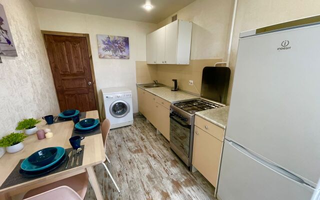 Uyutnaya na Kolomenskoy Apartment