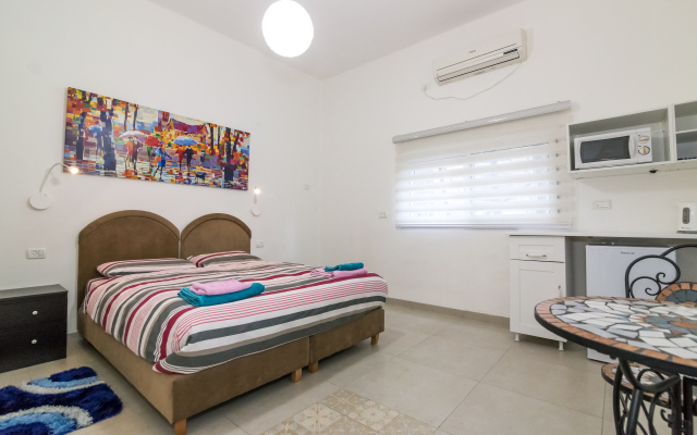 Car4 U Studio Apartments