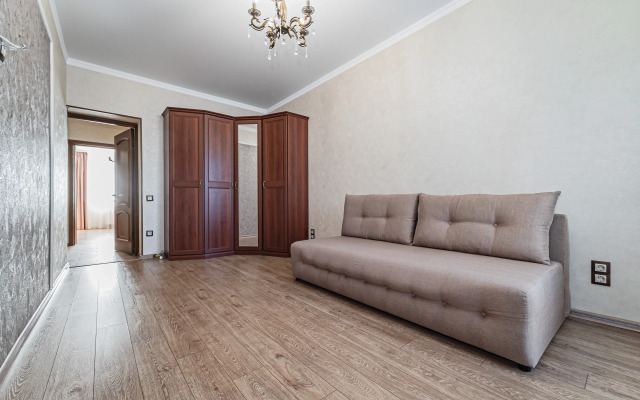 2-Kh Komnatnaya Na Kashtanovoy Allee Flat