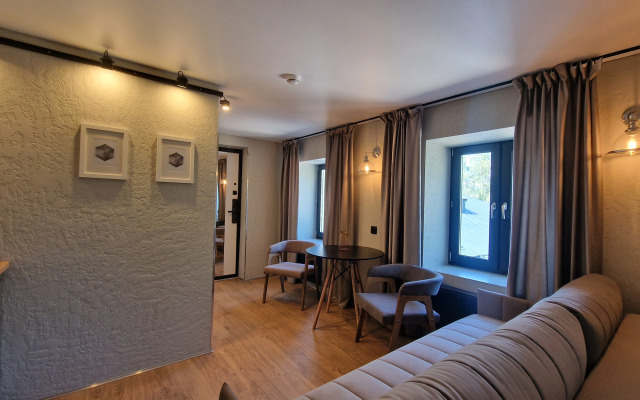 Dom S Gargulyyami Apartment Hotel