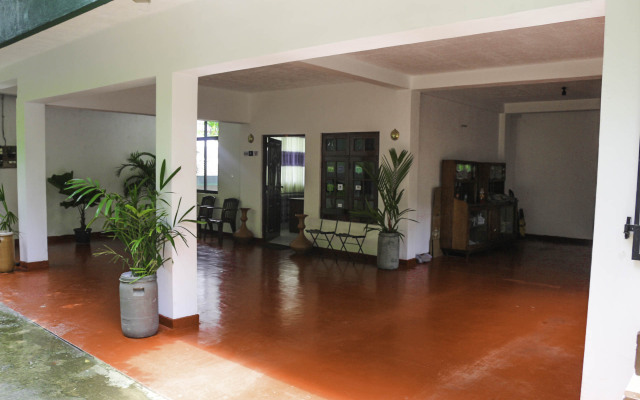 Yoho Travellers Residence Guest House