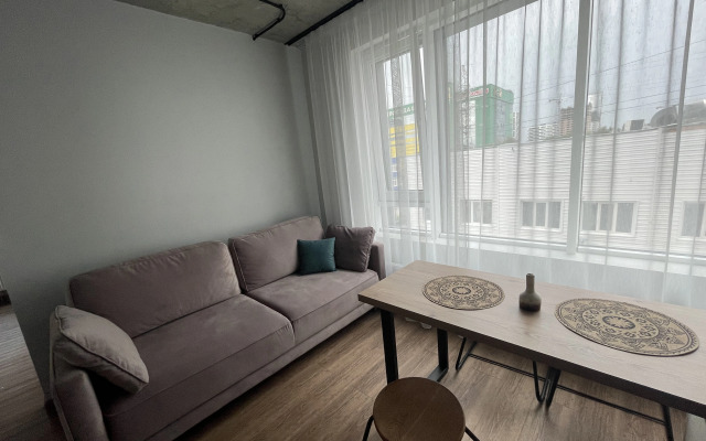 Roskoshnaya Flat