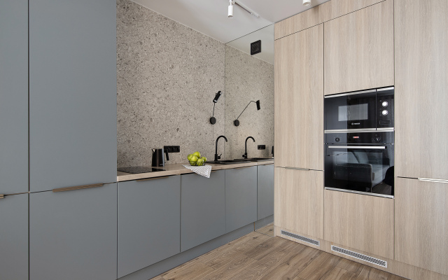 Апартаменты улучшенные в новом доме с качелей