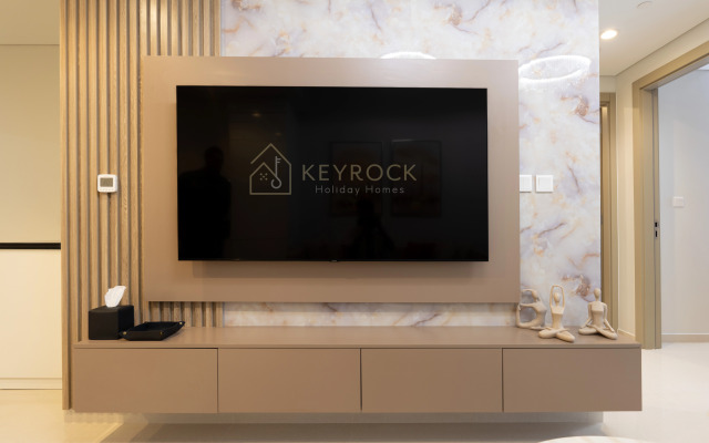 Apartment Keyrock Living: Dubai Oasis w/ Balcony Views