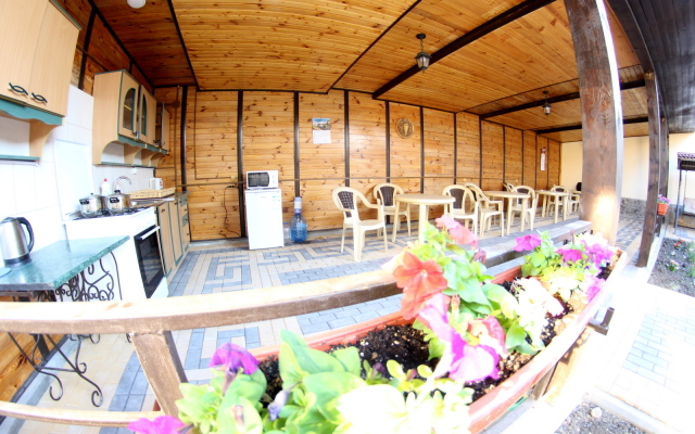 V Gostevom Dome ochag Living quarters