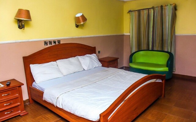 Отель Hi Point Hotel&Suites