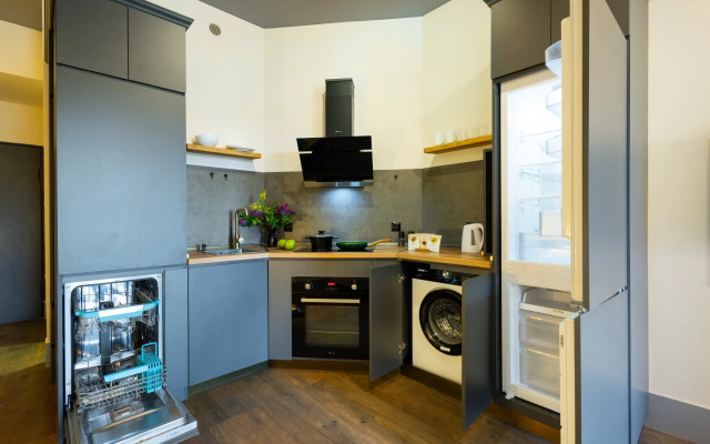 KeyGo #0132 1 Bedroom French Balcony Center Apartments